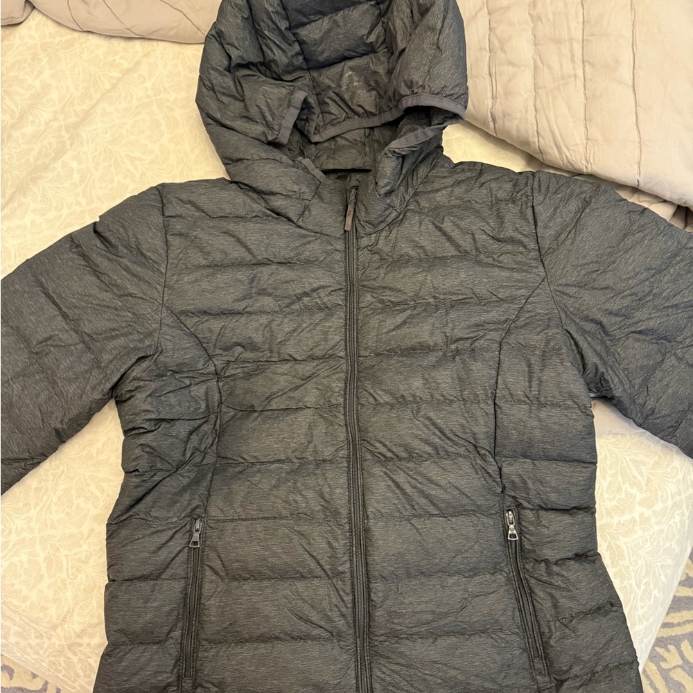 Aritzia TNA Botanie Super Light Packable Puffer Jacket